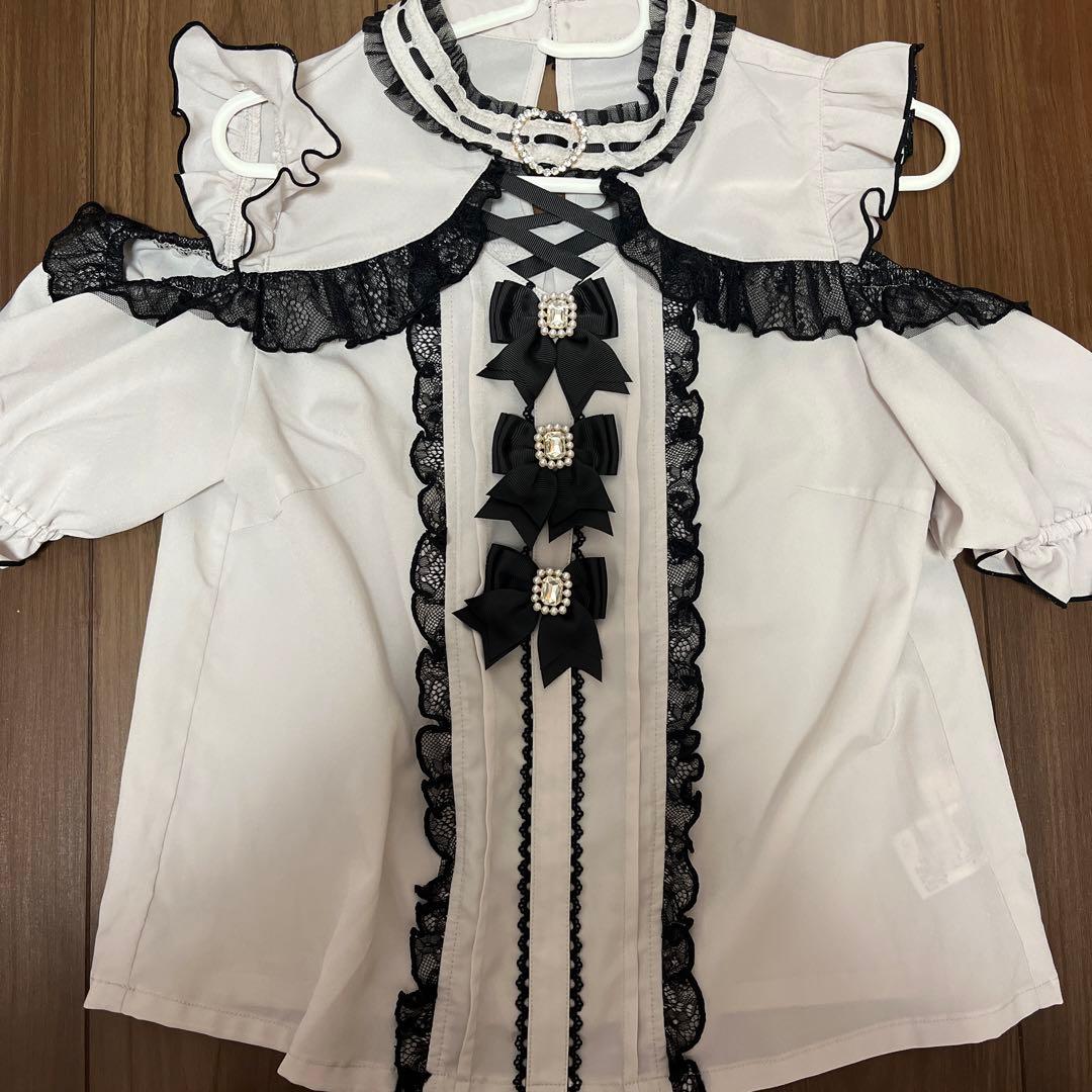 リズリサ 3つリボンハートチョーカーブラウス - メルカリ