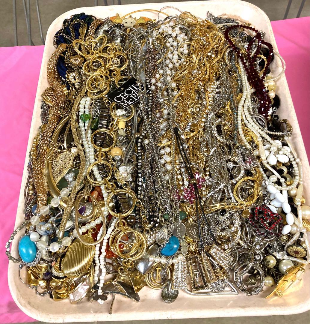 アクセサリーまとめ売り【約4Kg】 大量 まとめ売り ジャンク 未選別 アクセサリー色々⑯ 約6.8