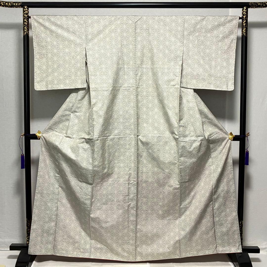 D92 本場白大島紬 麻の葉 正絹 着物 袷 しつけ糸付き未使用極美品 本場大島紬 着物 未使用 正絹 白大島 白泥染 大島紬 12マルキ 草花