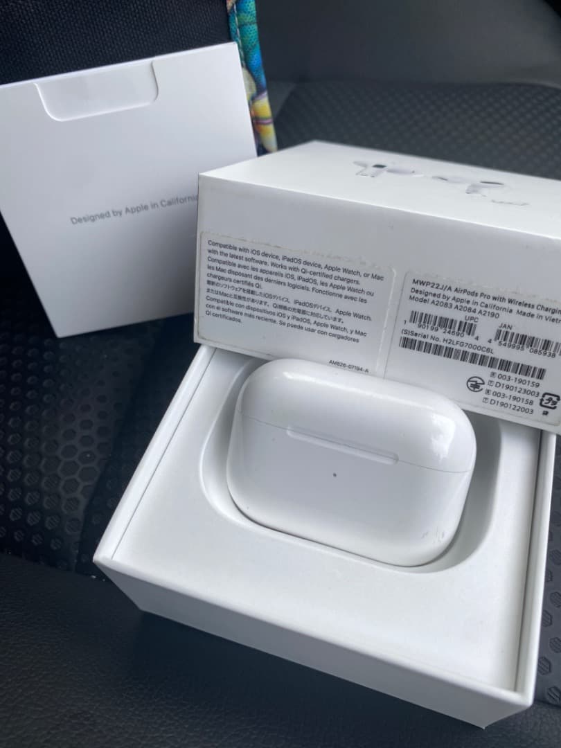 ヘッドホン AirPods Pro AirPods Pro 3 - Apple