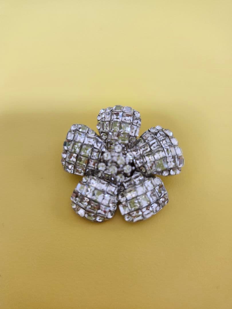 名品】美品 FOXEY フォクシー フラワーブローチ クリアカラー FLEUR