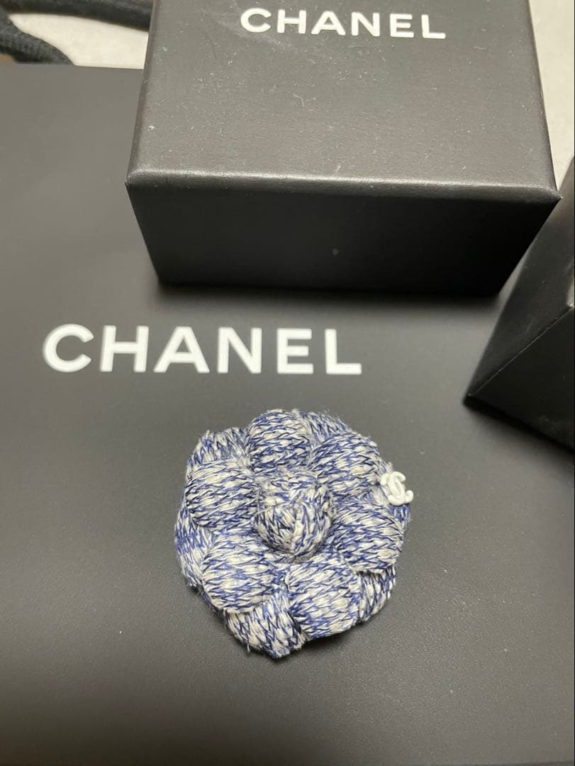 シャネル　ココマークつきカメリア　ブローチ15P まりころ様♡ CHANEL シャネル 黒 ブラック ココマーク付き カメリア コサージュ 花