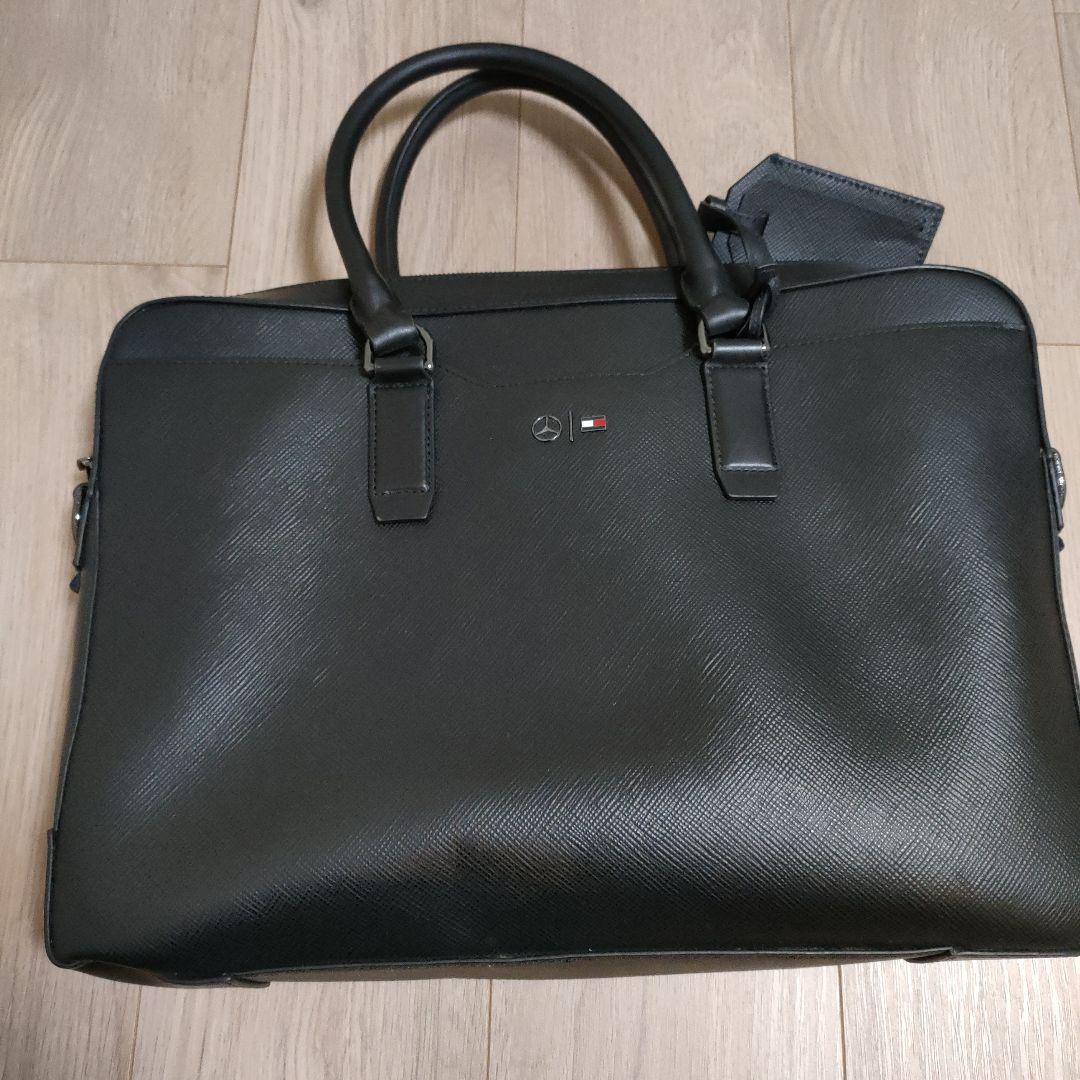 トミーヒルフィガー ビジネスバッグ ブラック TOMMY HILFIGER（トミーヒルフィガー）の「ロゴビジネスPCバッグ
