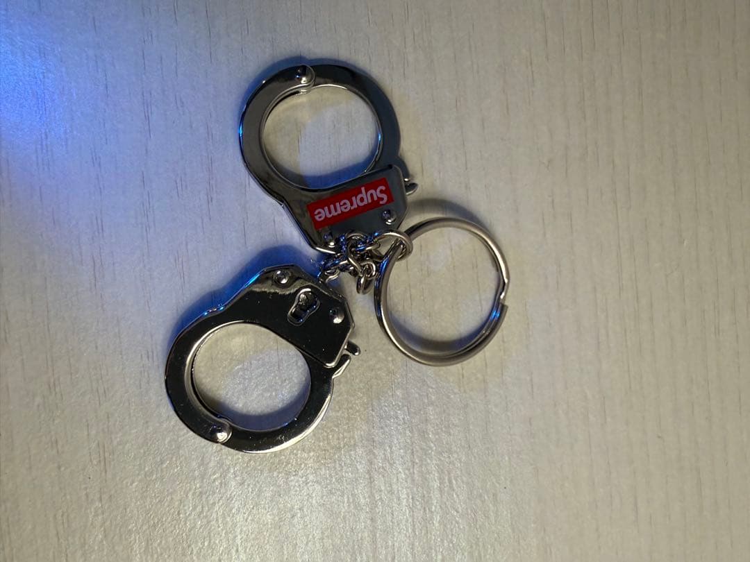 Supreme Handcuffs Keychainキーホルダー - メルカリ