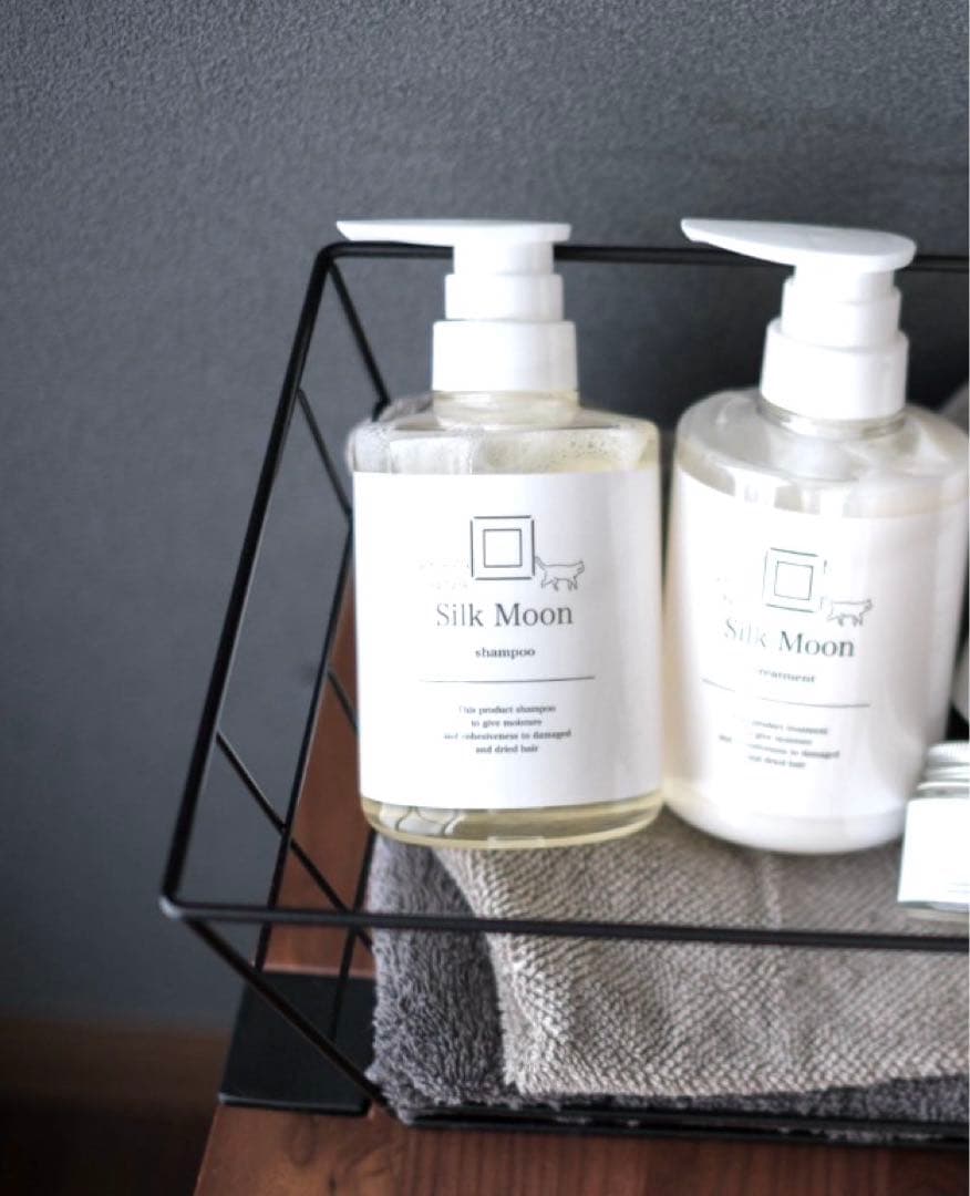 ♡シルクムーンシャンプー トリートメント セット♡ - メルカリ