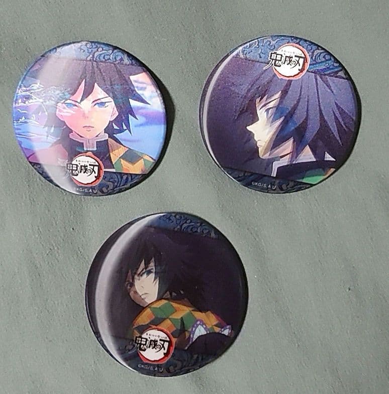 鬼滅の刃 柱カフェ 冨岡義勇 ランダムアニメーション缶バッジ - メルカリ