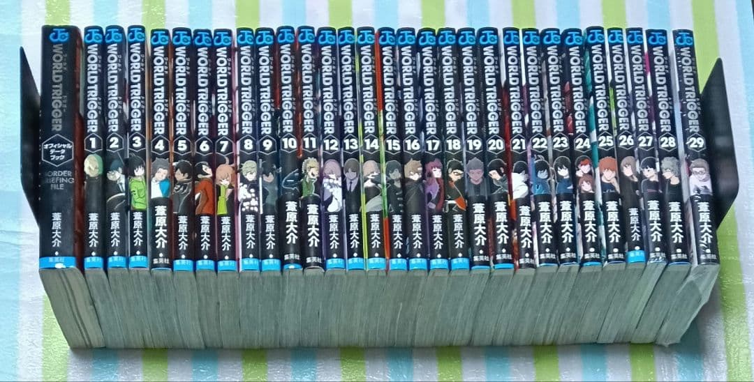 「ワールドトリガー 1〜29巻（既刊全巻）+オフィシャルデータブック」 ワールドトリガー 1 〜29 全巻 + オフィシャルデータブック 新品