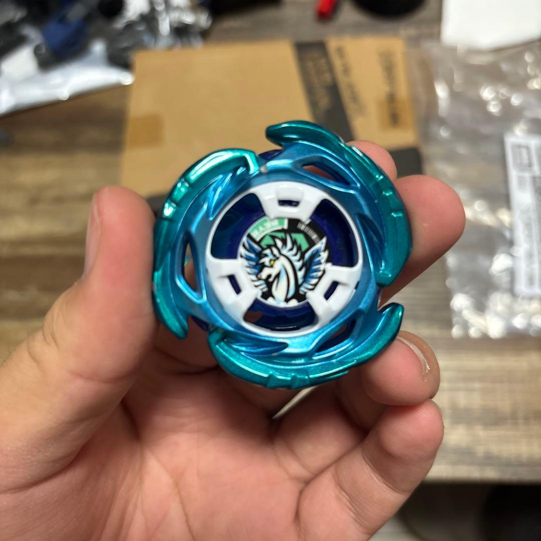 ベイブレードX UX-00 エアロペガサス 使用感大 UX-00 Aero Pegasus 3-70A Double Metal Coat: Blue x Green Beyblade