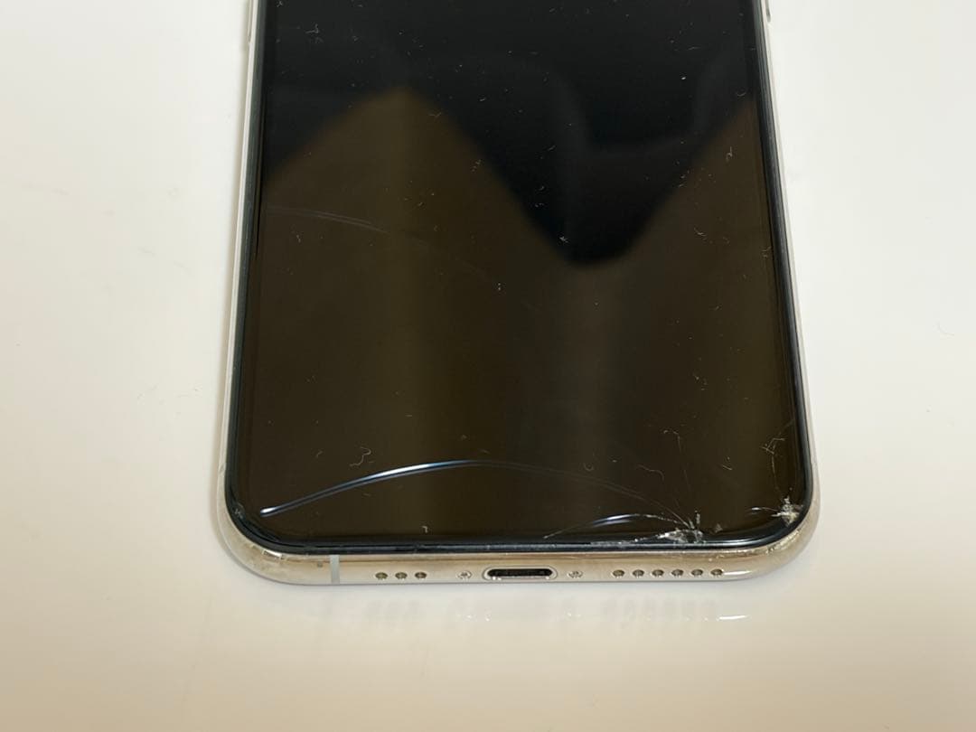 津*田様 Apple iPhone XS シルバー 画面傷ありの通販はau PAY