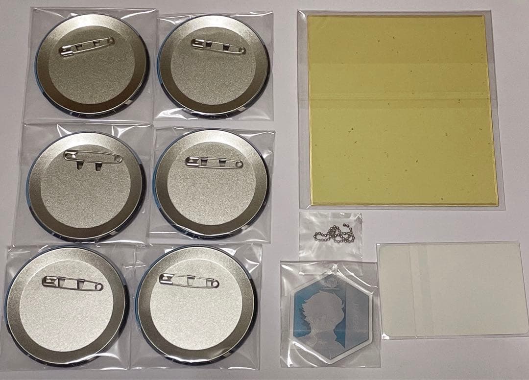 ワールドトリガー ミュージアム ヒュース 缶バッジ キーホルダー 特典 色紙