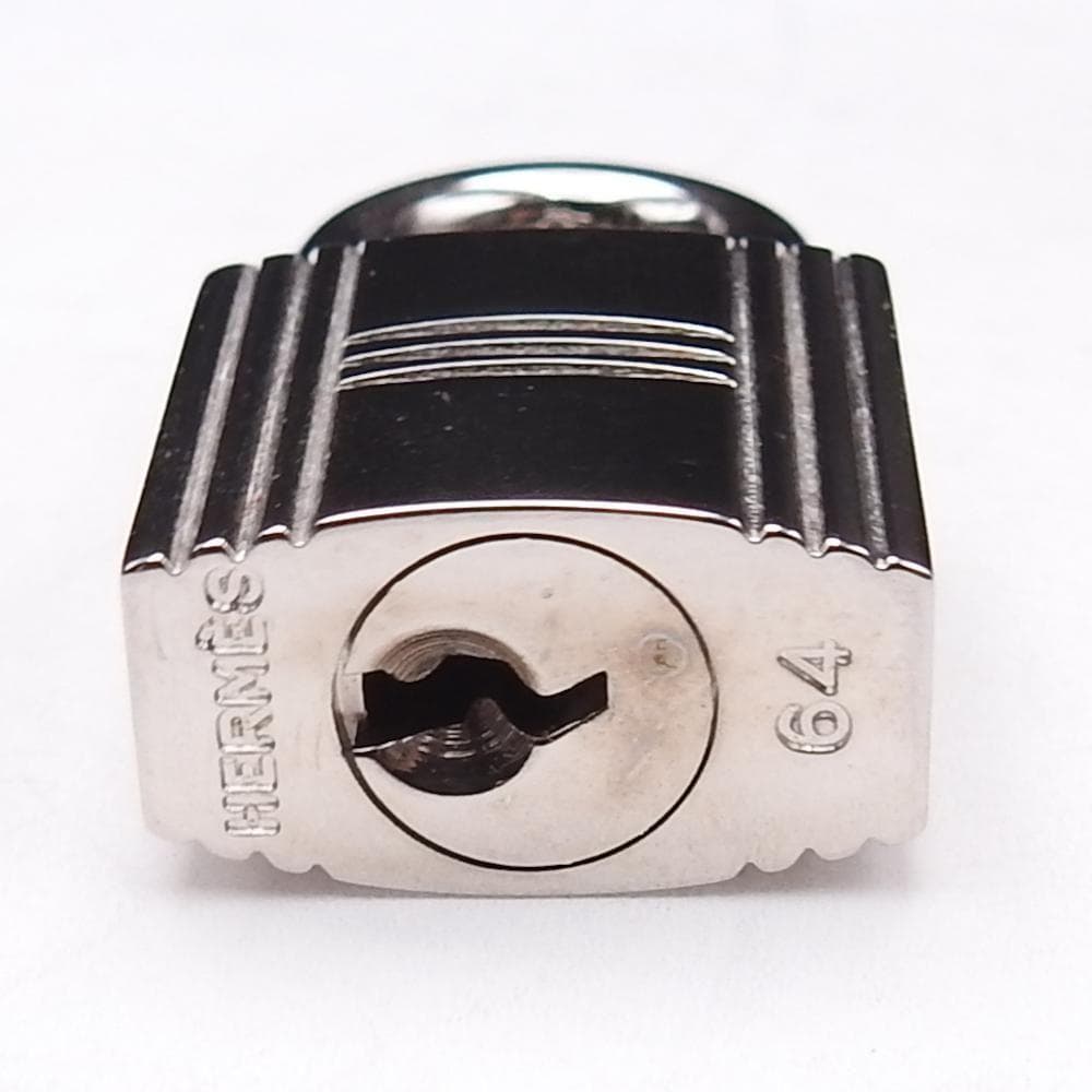 正規品 エルメス カデナ パドロック 南京錠 鍵 no.64 シルバー - メルカリ