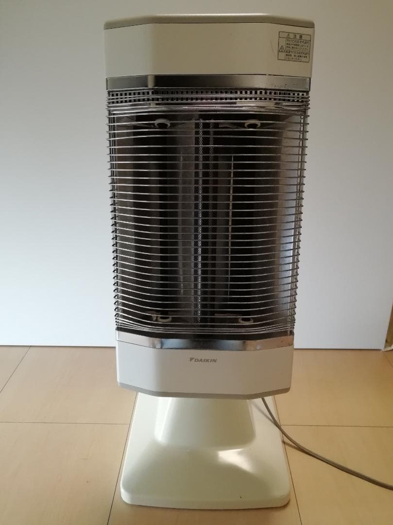 [送料込]EL-3 DAIKIN セラムヒート 遠赤外線暖房機 2台セット ダイキン（DAIKIN） [CER11YS-W] 遠赤外線暖房機 セラムヒート 2022年
