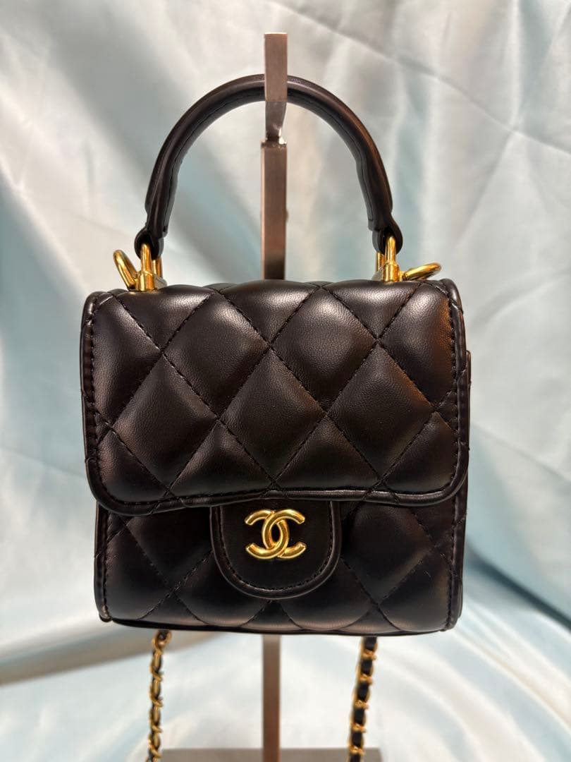 CHANEL ブラック キルティング ショルダーバッグ （ノベルティグッズ）