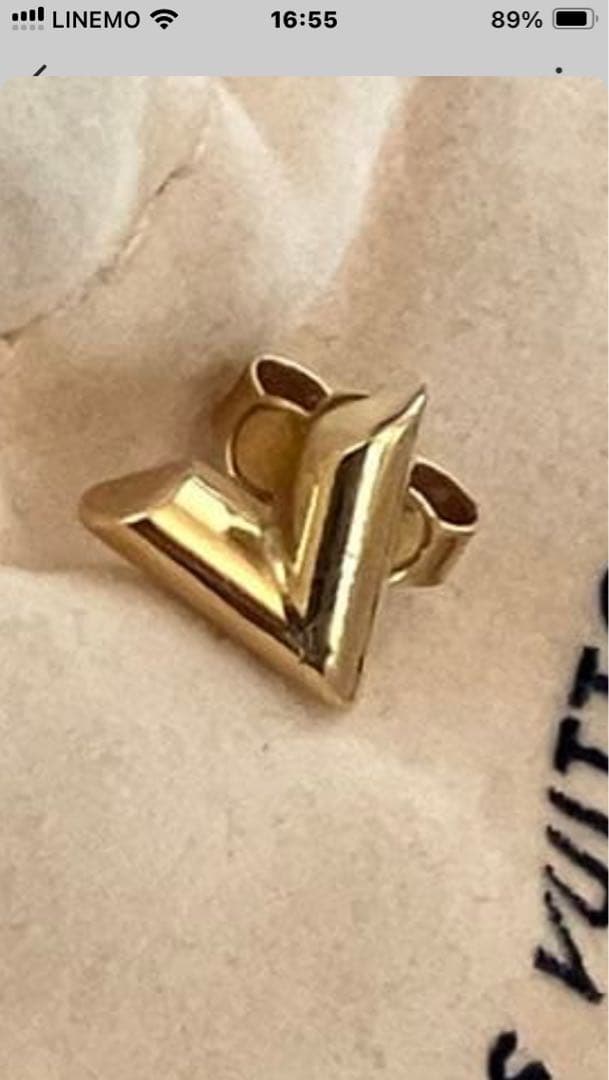 LOUIS VUITTON V字型ピアス(エッセンシャル片耳用) LOUIS VUITTON】スタッズ イヤリング エセンシャル V (Louis Vuitton