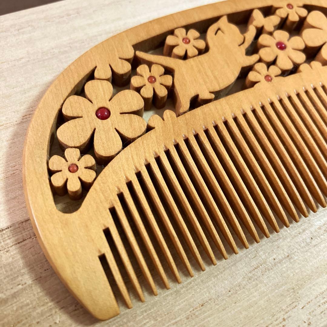 《新品同様》　つげ櫛 猫と花 さつまつげ　紅珊瑚　匠工芸　定価¥39,500