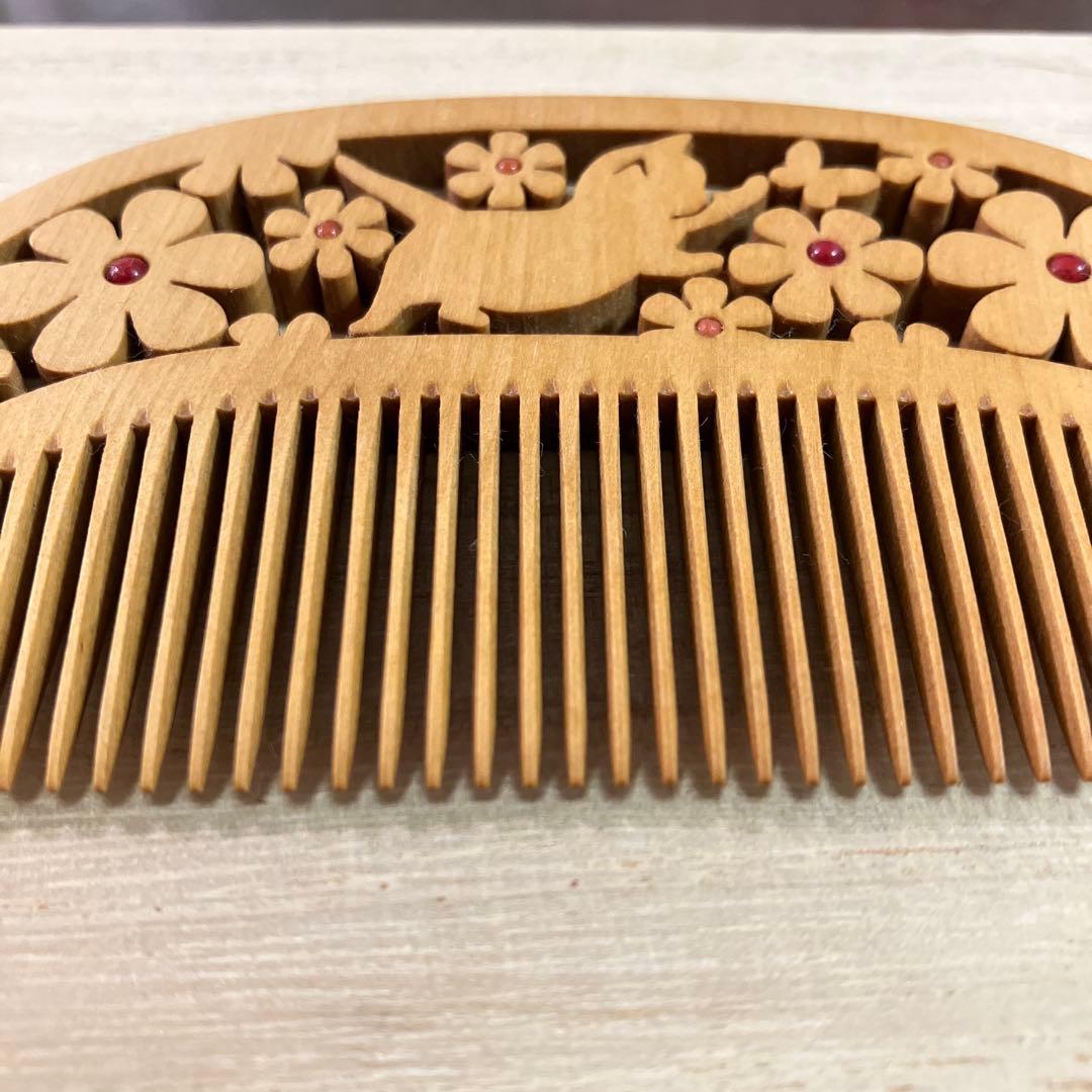 《新品同様》　つげ櫛 猫と花 さつまつげ　紅珊瑚　匠工芸　定価¥39,500