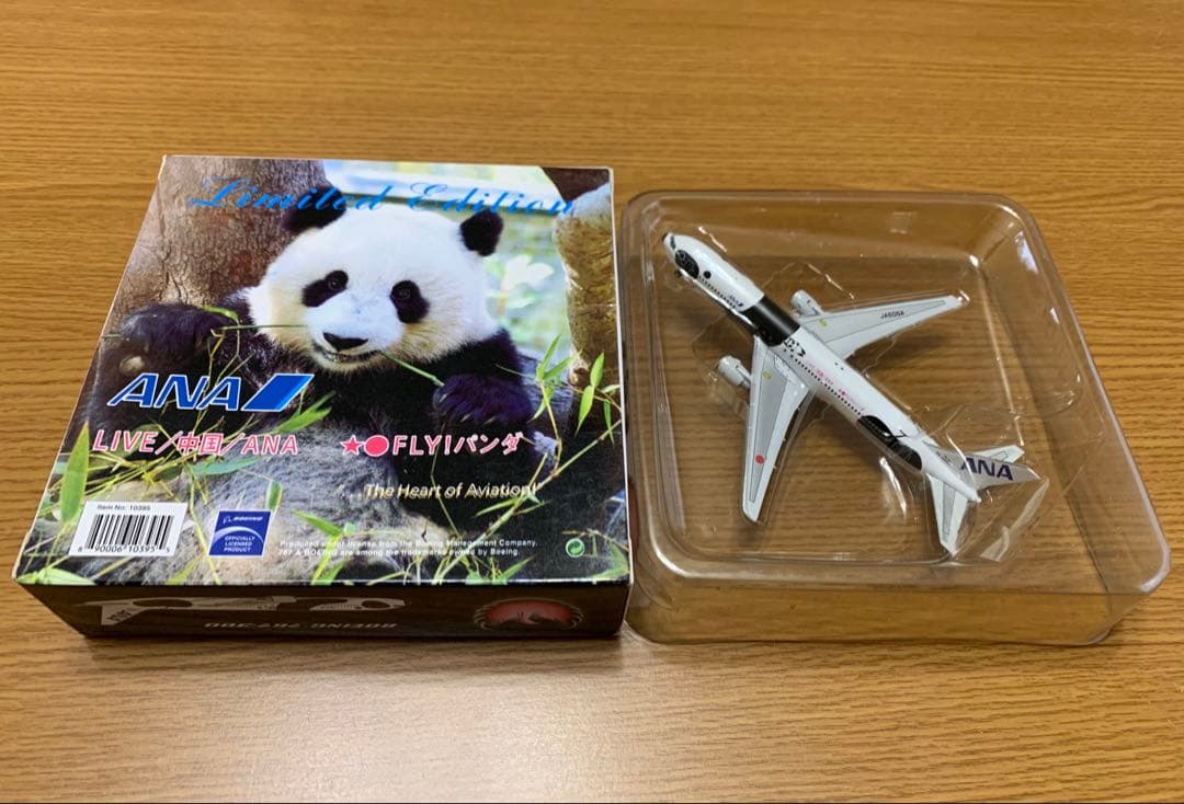 ANA FLY!パンダ　フライパンダ　飛行機模型　ボーイング767-300 ANA FLY!パンダ フライパンダ 飛行機模型 ボーイング767-300 - メルカリ