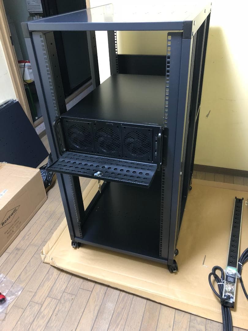 サーバーラック 19インチ 24U サンワ製 棚板・PDU【引き取り限定・大阪】 19インチサーバーラック 24U EIA規格 鍵付き メッシュパネル 棚板