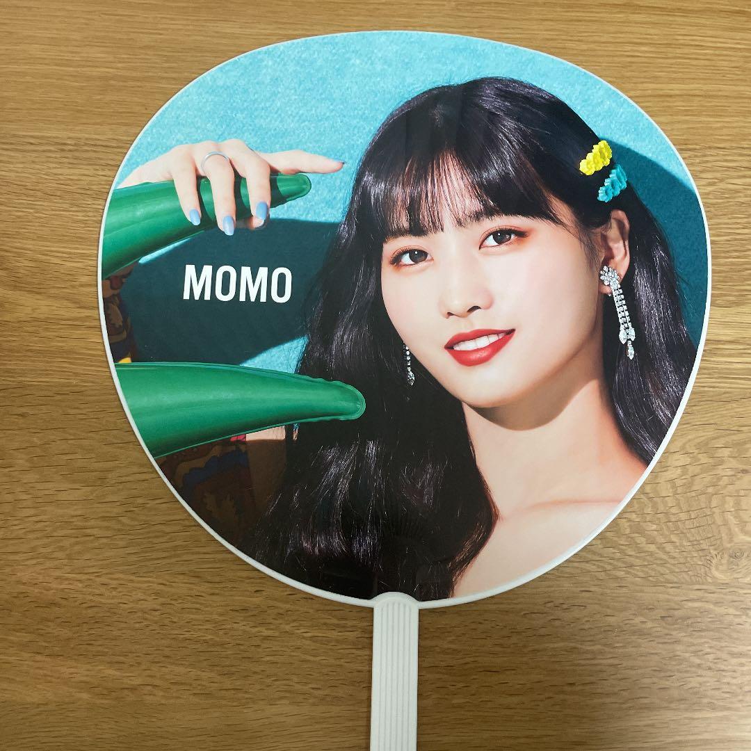 TWICE モモちゃんHAPPY HAPPYうちわ - メルカリ
