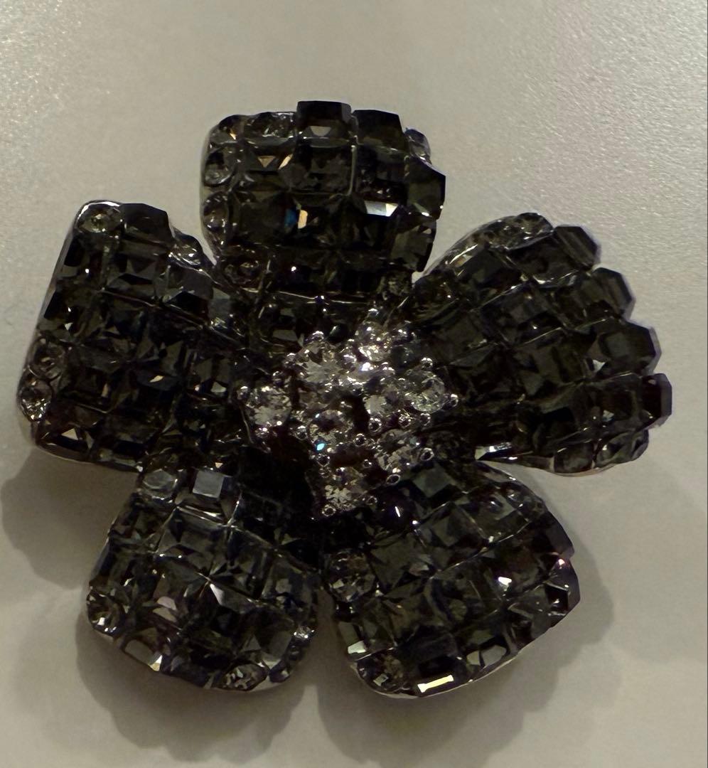 Foxey Fleurブローチ　グレー 中古・古着通販】FOXEY (フォクシー) フラワーブローチ｜ブランド