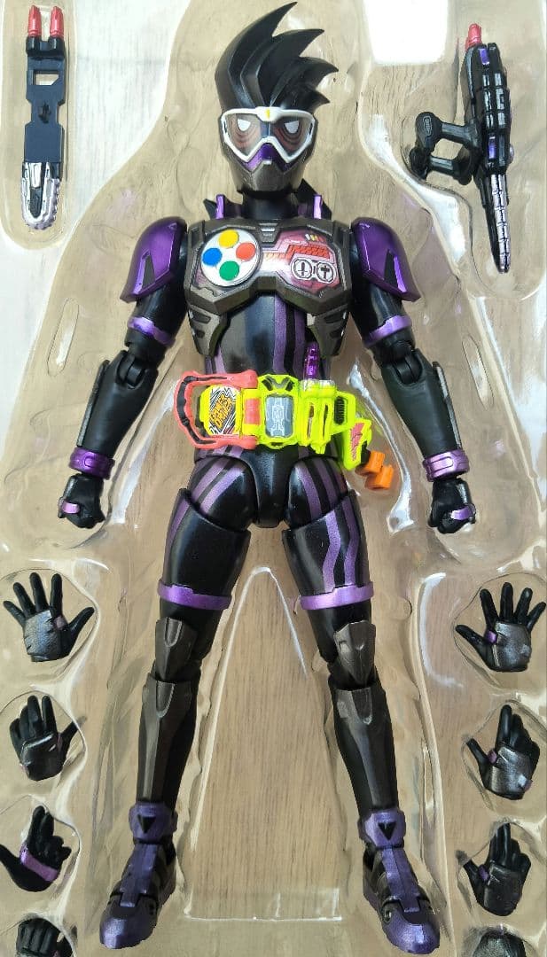 S.H.Figuarts 仮面ライダーゲンム シャカリキスポーツ付き限定版