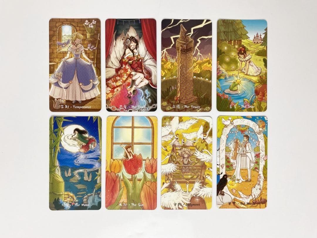 正規品タロットカード】豪華箔押し仕様✨童話や物語を描いた絵本のよう