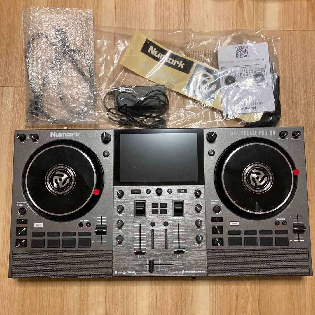美品　Numark Mixstream Pro Go DJコントローラー Numark Mixstream Pro Go Battery-Powered DJ Controller | zZounds