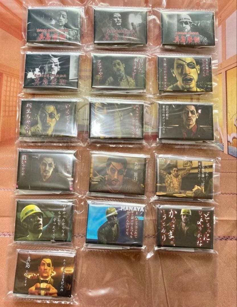 龍が如く オンラインくじ 真島コレクション セリフ付きスタンド缶バッジ全16種類 セガ ラッキーくじオンライン「『龍が如く』 祝 生誕！ 真島吾朗」4月