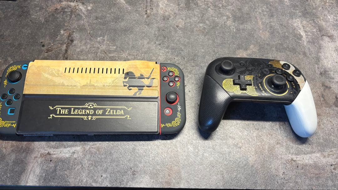 ゼルダの伝説 カバー付きNintendo Switch 本体セット　+プロコン ゼルダの伝説 ティアーズ オブ ザ キングダム」モデルのSwitchが