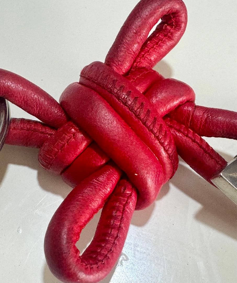 BOTTEGA VENETA】ボッテガヴェネタ トライアングルキーリング 赤