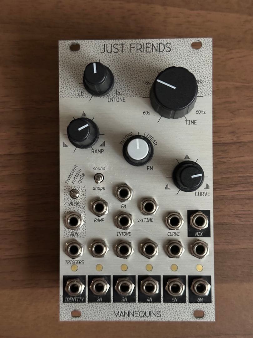 Mannequins Just Friends モジュラーシンセ