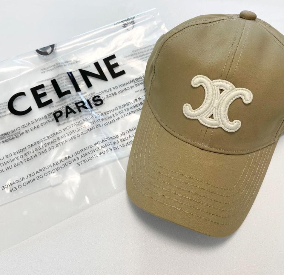 CELINE ベージュキャップ ロゴ刺繍 Newカラーが登場【CELINE】トリオンフロゴ ベースボールキャップ
