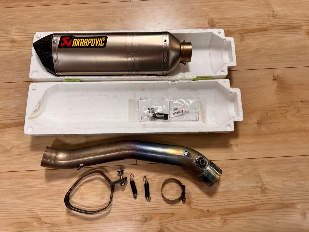 GSX-R1000 K7 Akrapovic スリップオン チタンマフラー s-l400.jpg