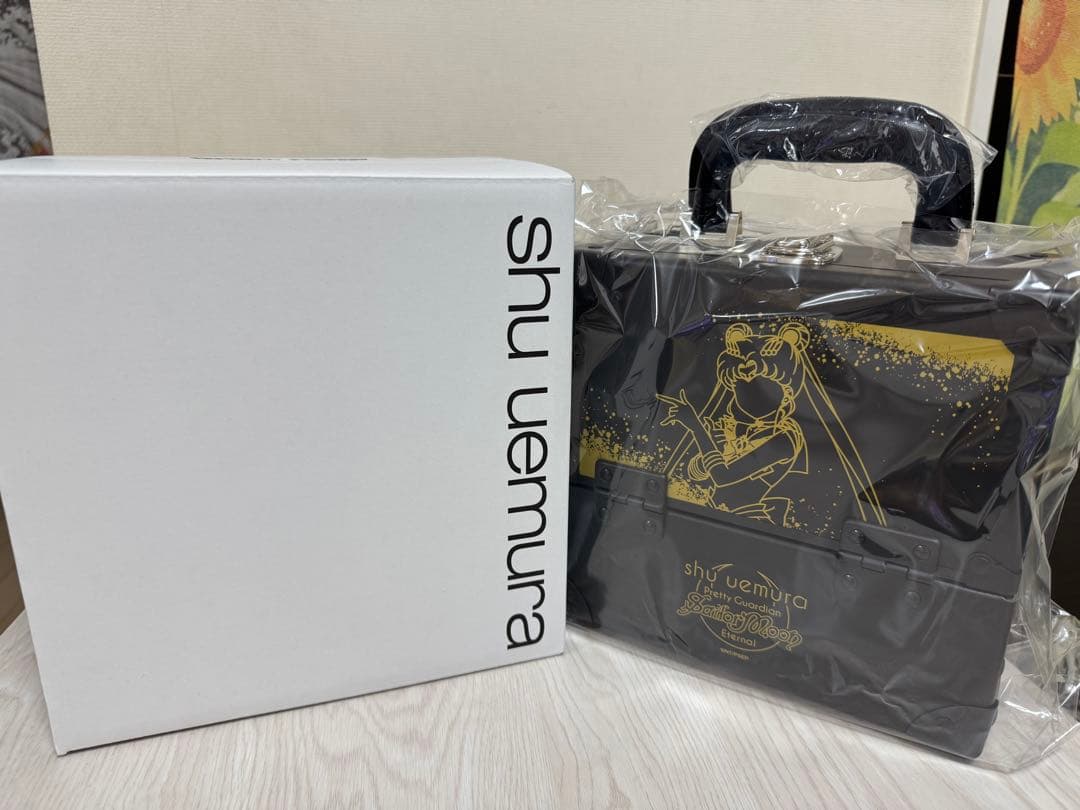 ✨美品✨shu uemura 美少女戦士セーラームーン メイクアップケース Amazon.co.jp: シュウ ウエムラ セーラームーン メイクアップ ボックス