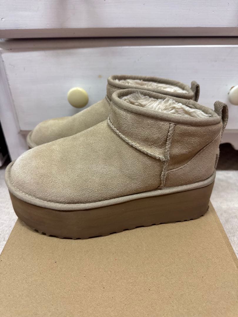 UGG 厚底ムートンブーツ　23.0cm