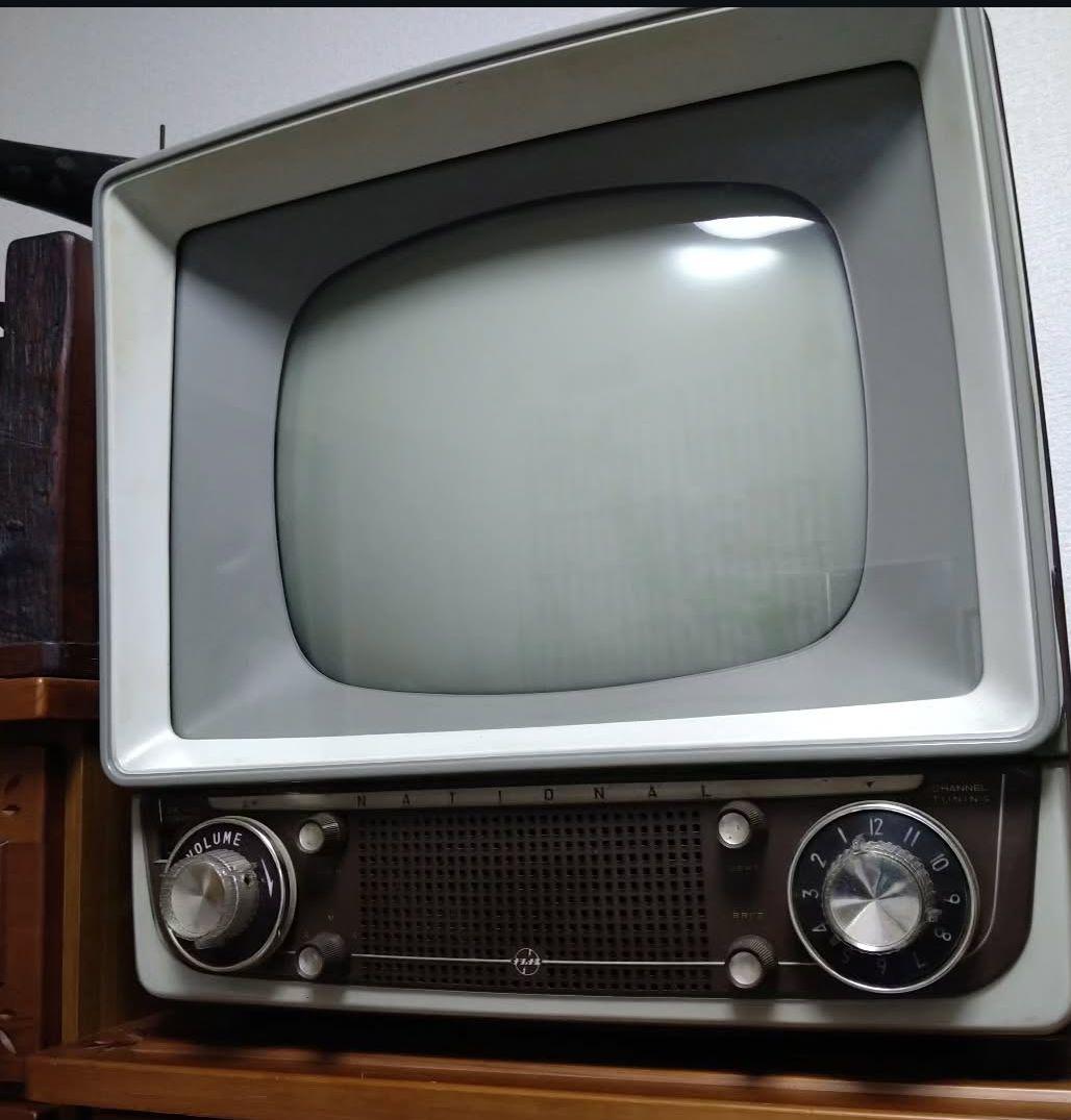 最終値下げ】昭和レトロ ナショナル真空管白黒テレビ - メルカリ