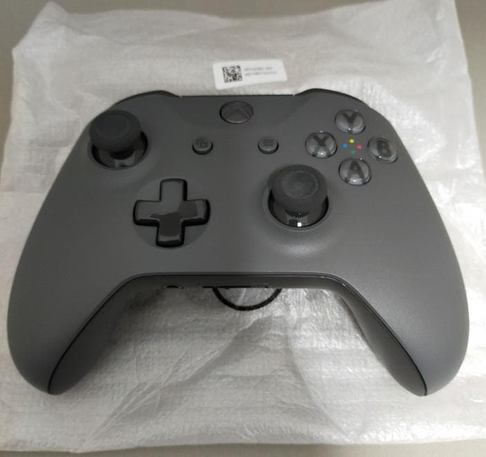 xbox one コントローラー ストームグレイ限定モデル 未使用 日本未発売 xbox one コントローラー ストームグレイ限定モデル 未使用 日本未発売