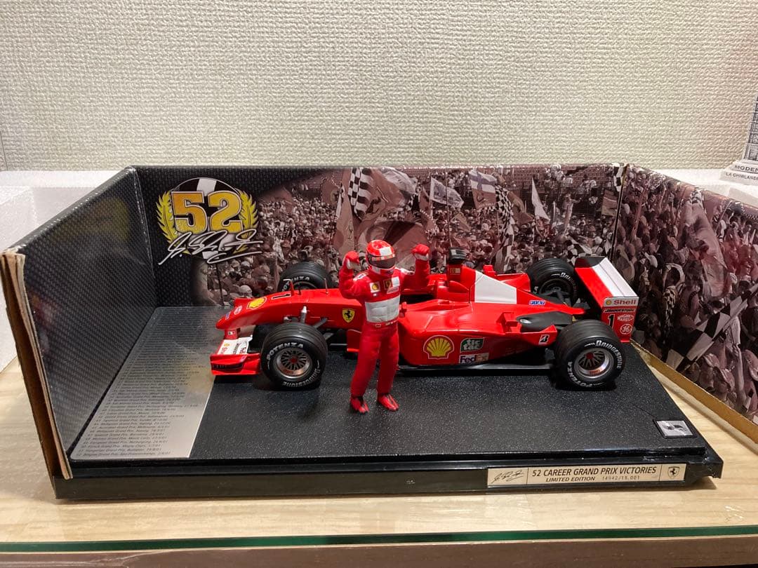 Ferrari F-2001 1:18 •'シューマッハ 通算52回のGP優勝」 - メルカリ