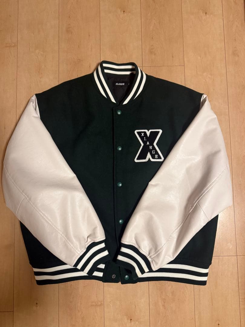 XLARGE スタジャン XL ダークグリーン/ホワイト 中古・古着通販】X-LARGE (エクストララージ) スタジャン グリーン
