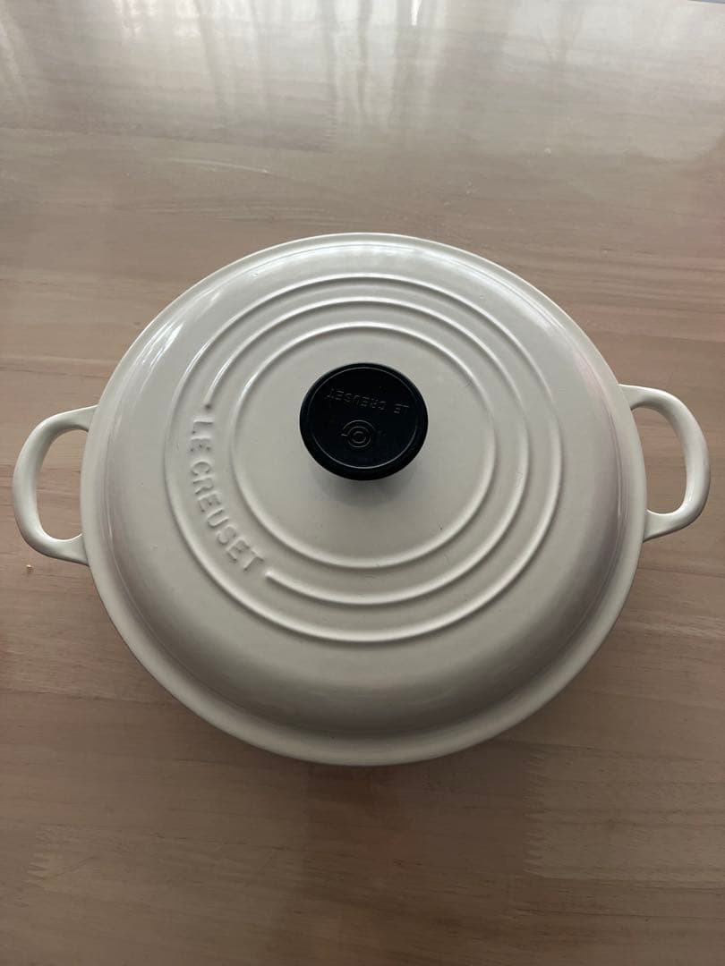 Le Creuset ホワイト 26cm 両手鍋 - メルカリ