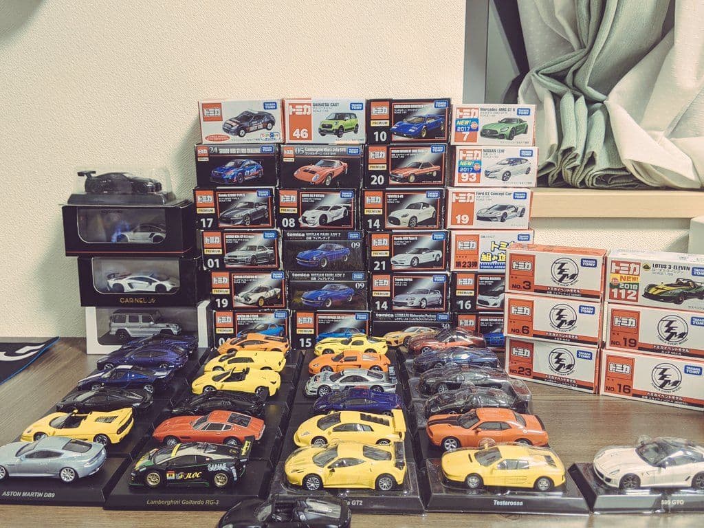 京商 トミカ 56台セット トミカギフト トミカ フェラーリコレクション ミニカー4台セット