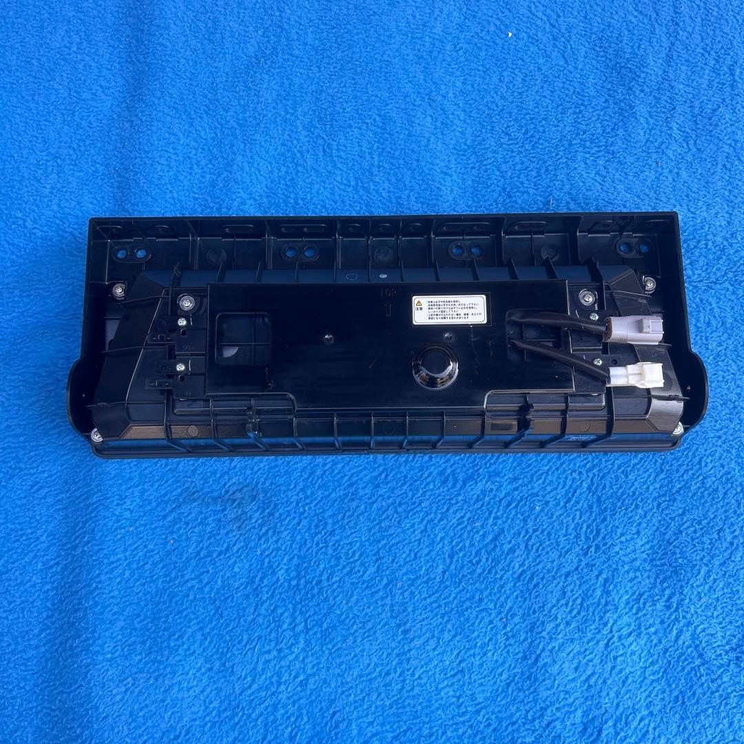 小糸LEDテールランプ 3連 新車外し 右のみ ノーマルターン - メルカリ