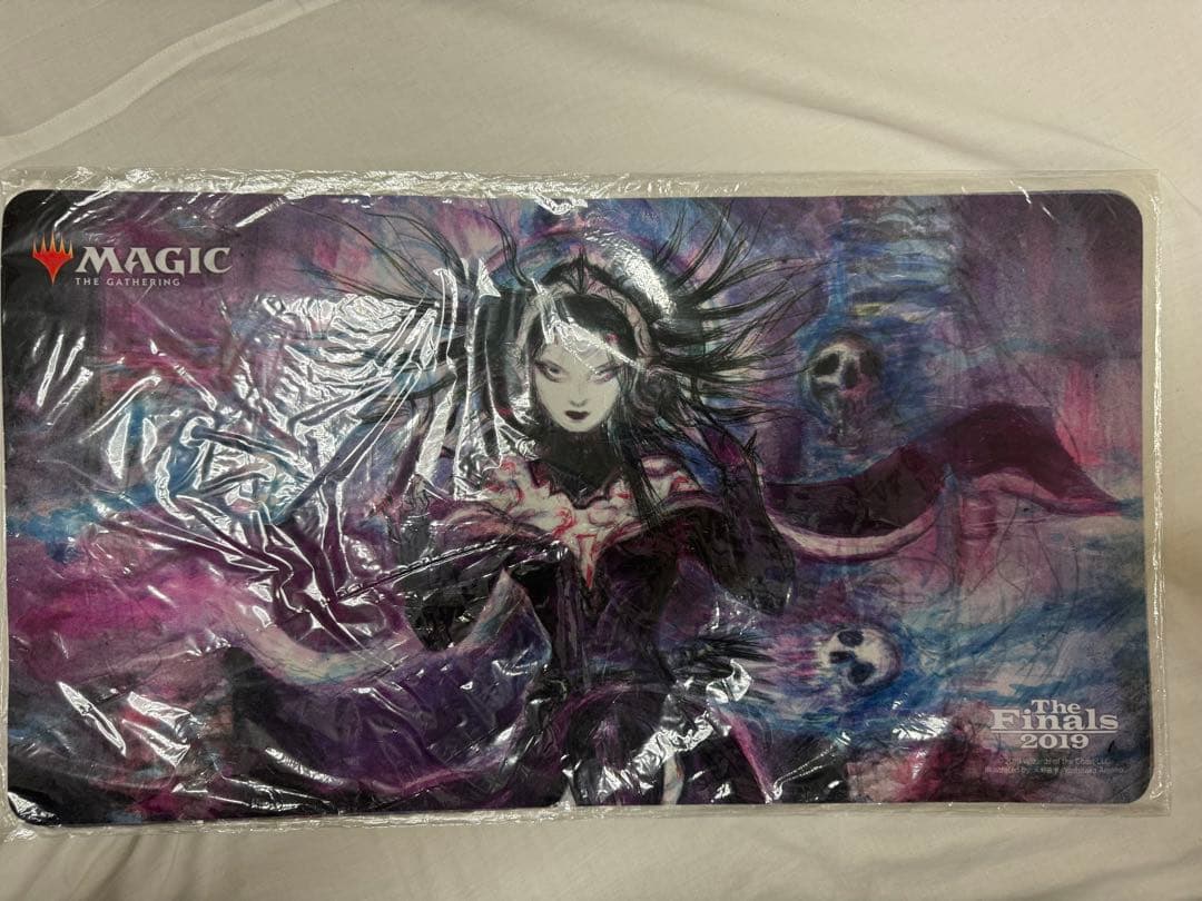 MTG【戦慄衆の将軍、リリアナ(天野喜孝）】限定プレイマット　1枚 天野喜孝さんの描き下ろし「戦慄衆の将軍、リリアナ」／画像はすべて