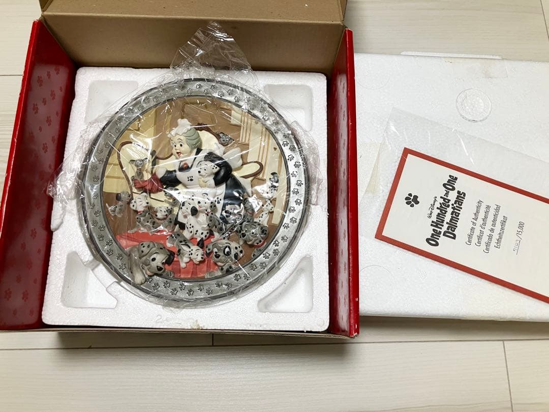 101匹わんちゃん レリーフプレート 限定15000枚 Disney - メルカリ