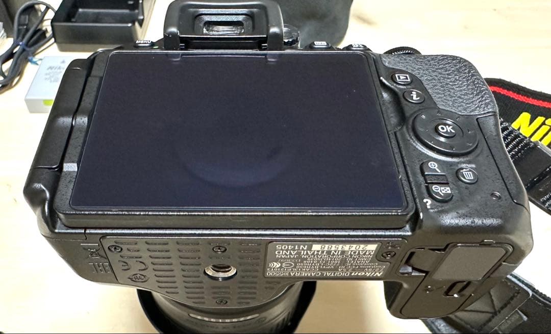 NIKON ニコン D5500 ダブルズームキット バッテリー2個 保証書付き カメラ