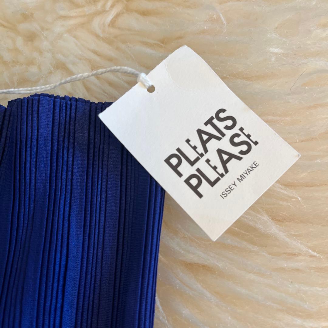 新品•未使用品 PLEATS PLEASE ネックウォーマー ネイビー - メルカリ