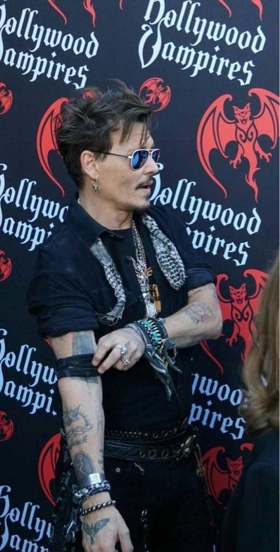 ジョニーデップ コウモリイヤリング - メルカリ