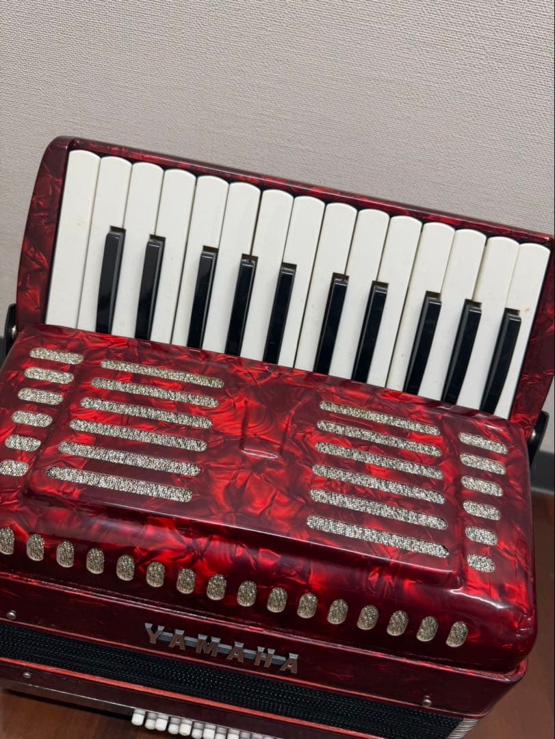 YAMAHA 赤 アコーディオン 25鍵盤