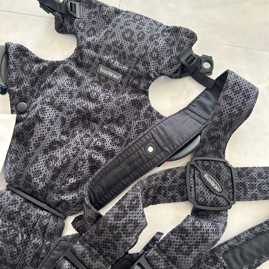 BABYBJÖRN ベビーキャリア MINI ブラック・レオパード 美品BABYBJÖRN ベビーキャリアMINI 抱っこ紐 ブラック レオパード