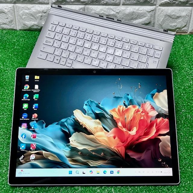 《良品》第8世代最上級ハイスペック！2in1タブレットPC！Surface